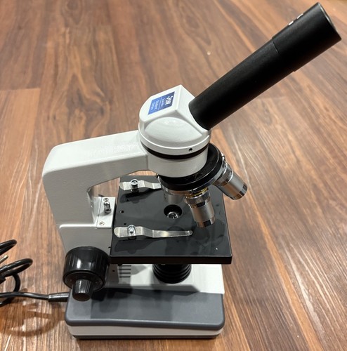 Scientific microscope - lw,